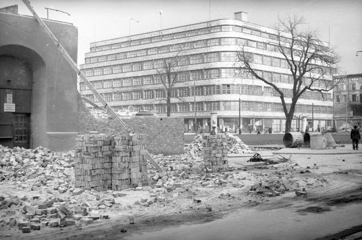 Adam Przywara: Circular Reconstruction: Salvaging, Reuse, and Recycling in Postwar Architecture