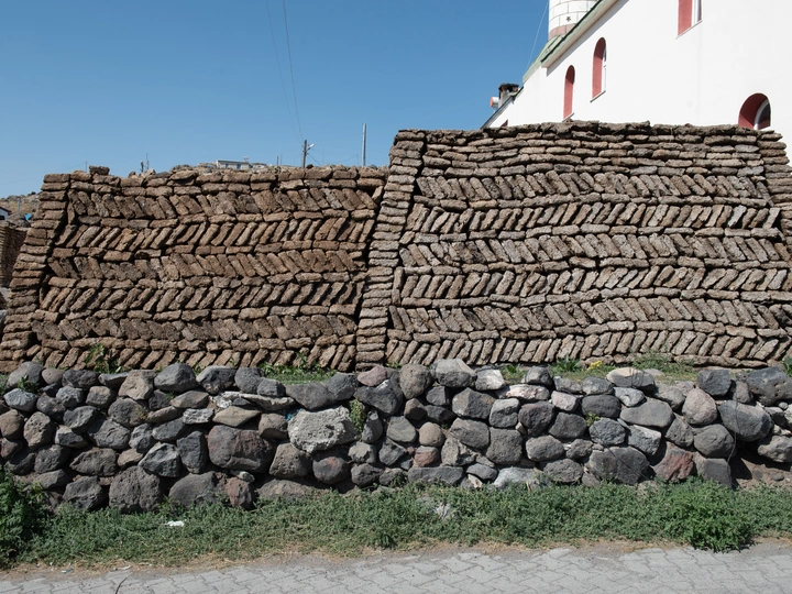 Soil and Dung: Biotic Architecture in the Caucasus