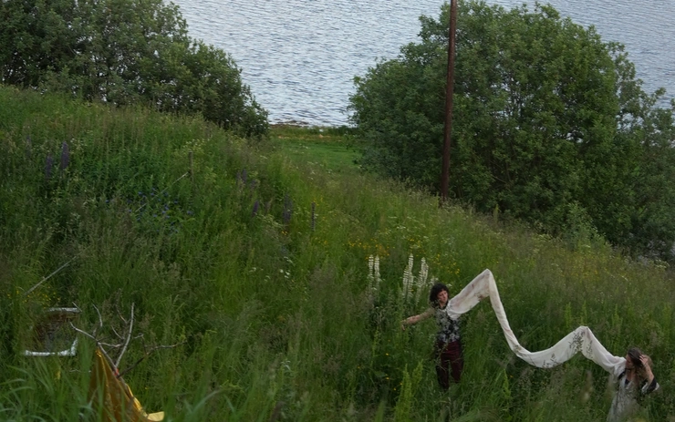 SSSSS| Staging Situated Sensory Somatic Sympoeisis