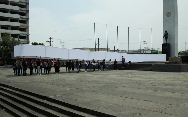 LA ESCUELA___ Collective Learning in Public Spaces